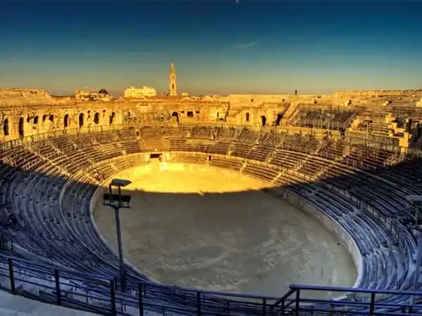 Nîmes